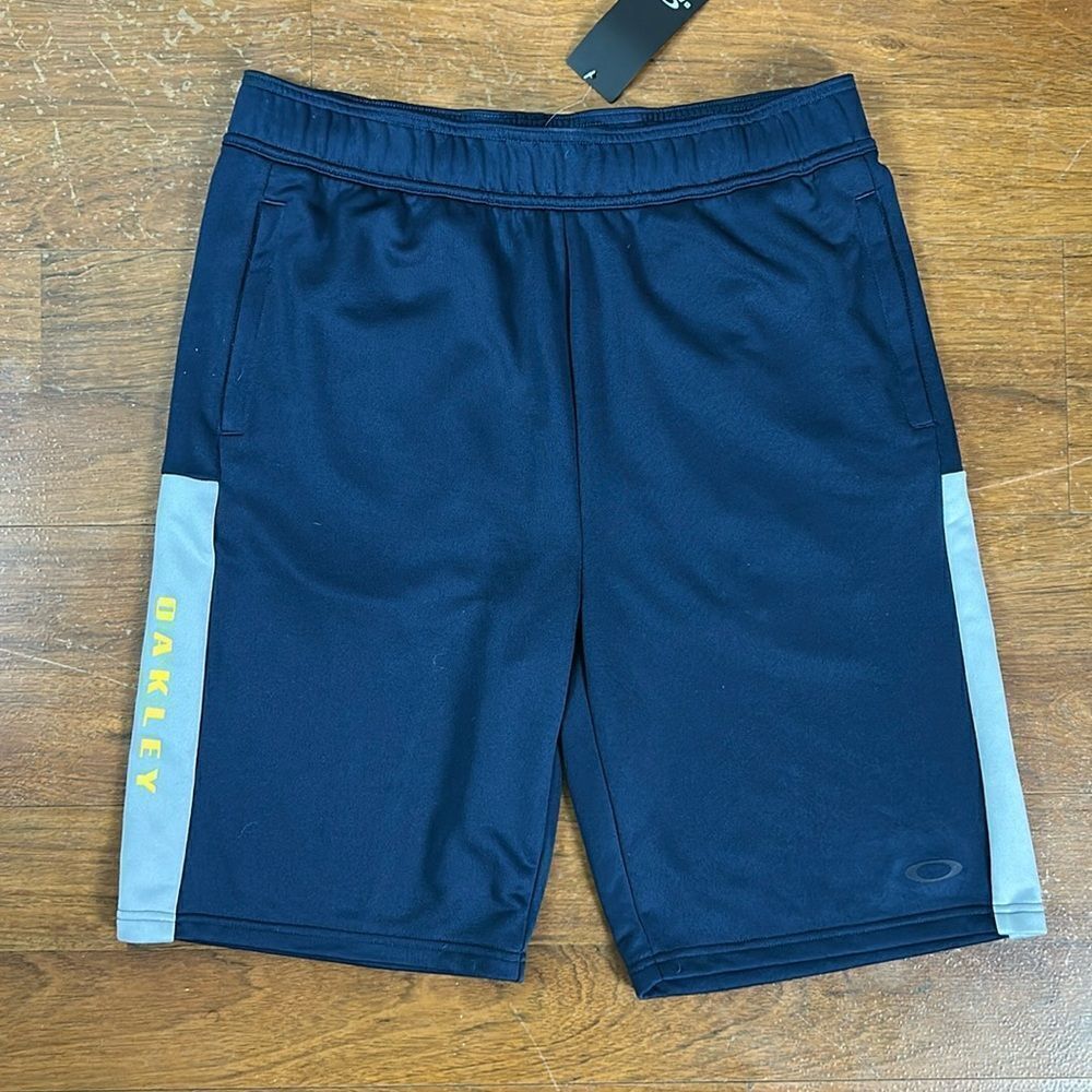 New men’s OAKLEY insert fleece shorts size XXL 2XL custom fit blue NWT